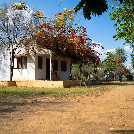 The Mountain Retreat Hotel Tiruvannamalai Exterior photo