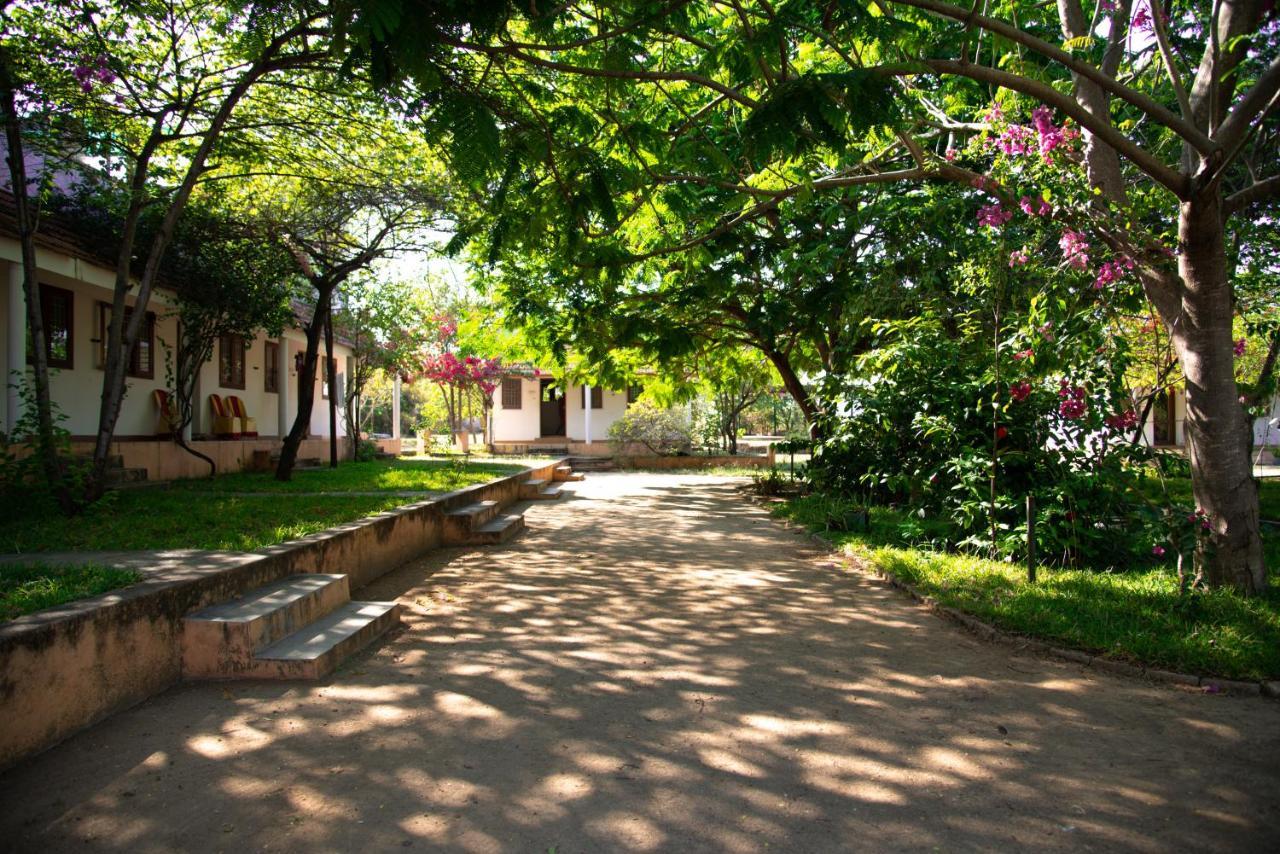 The Mountain Retreat Hotel Tiruvannamalai Exterior photo