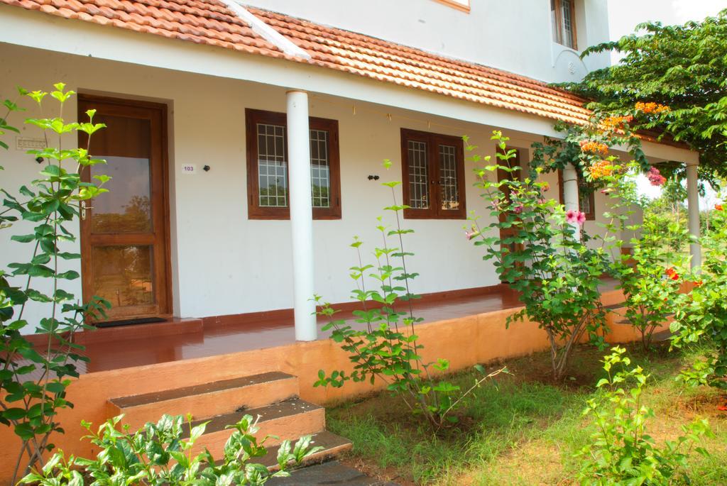 The Mountain Retreat Hotel Tiruvannamalai Exterior photo