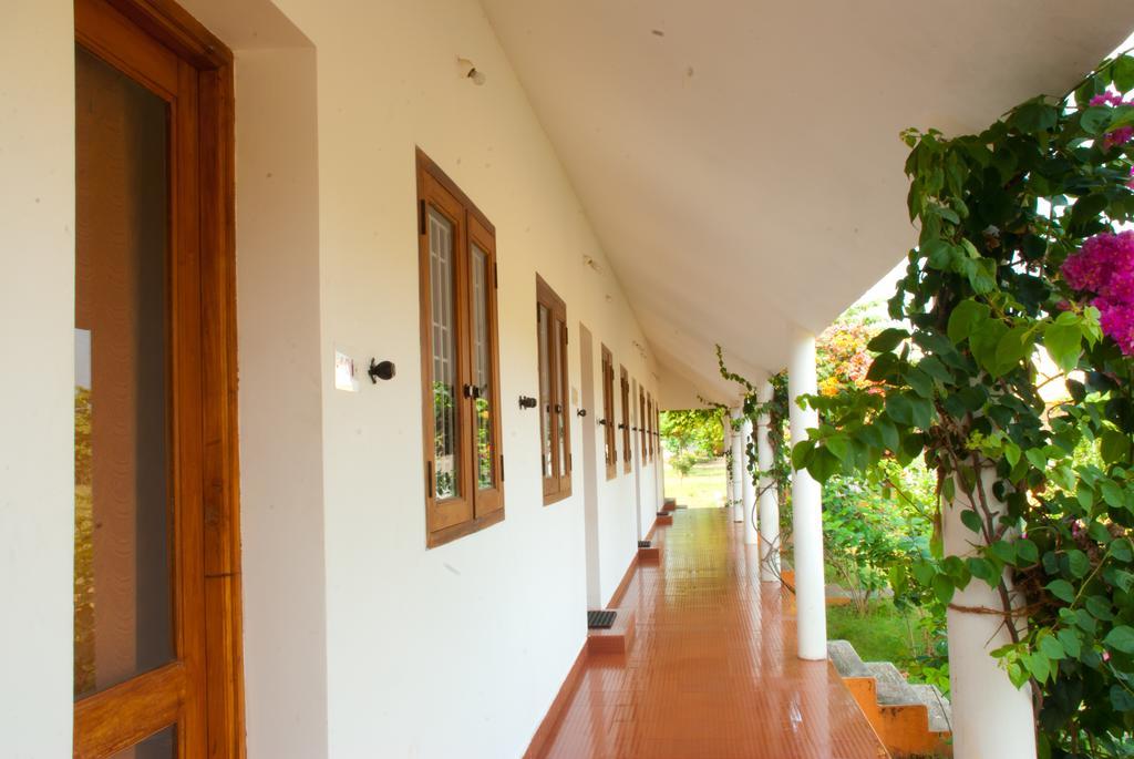 The Mountain Retreat Hotel Tiruvannamalai Exterior photo