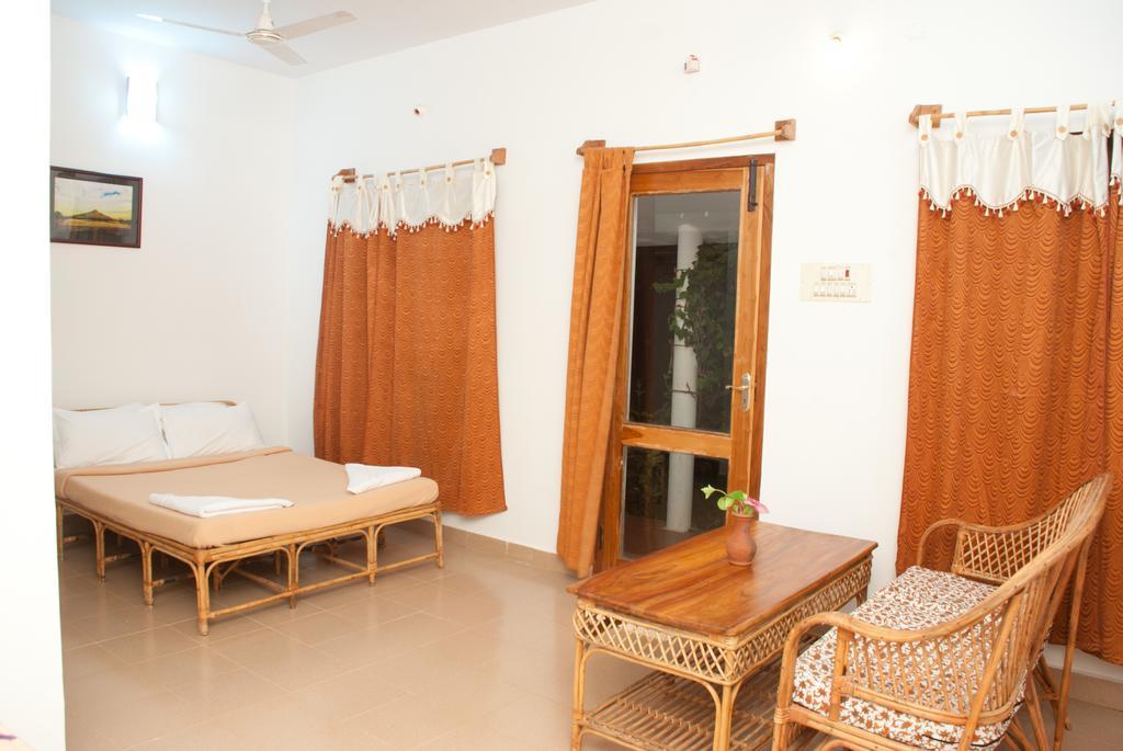 The Mountain Retreat Hotel Tiruvannamalai Exterior photo
